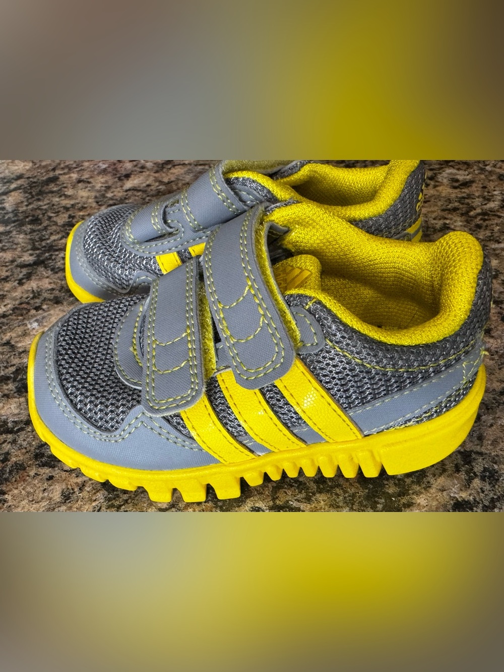 adidas Toddler Trail Running Sneakers shoesYellow Double Hook Loop infant size 5